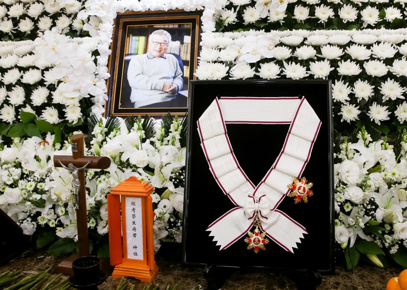 俳優イ・スンジェへの追悼の言葉、2日目も相次ぐ