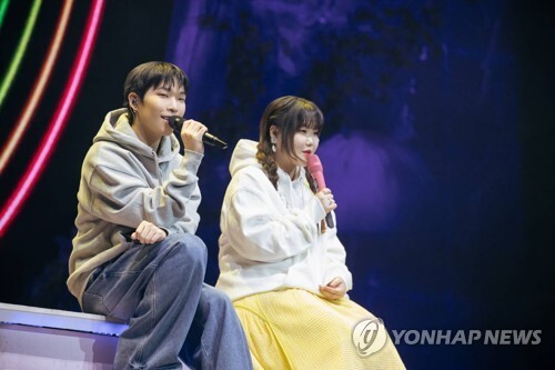 AKMU、12年ぶりにYGを去る