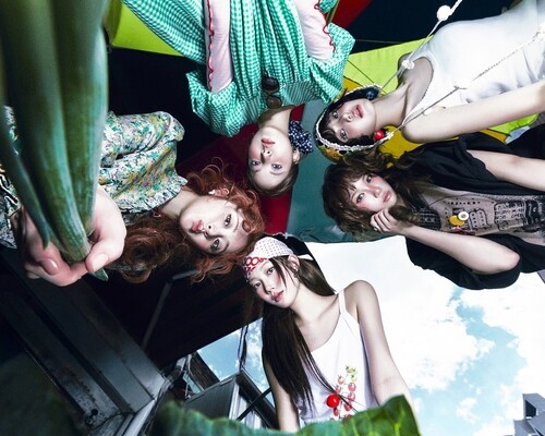 LE SSERAFIMと「KDH」の歌手が米国の新年TV特番に出演