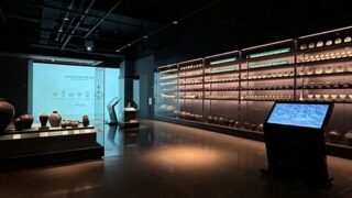 スポットライトを浴びた海底発掘調査で海から回収された宝物