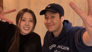 「ナジョン♥相変わらずクズだな」コ・アラ、チョンウの横で照れくさそうな微笑み…『応答せよ8912』に続き『応答せよ1988』も再集結