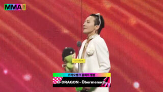G-DRAGON、「今年のアルバム」受賞「自己暗示のようなアルバム名…BIGBANGのメンバーに会いたい」