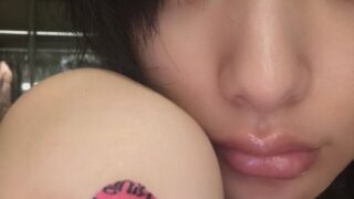 素顔に何も着ていないかのように…ナナ、息をのむシルエットに視線が釘付け