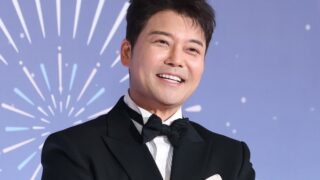 '芸能人賞'チョン・ヒョヌム、パク・ナレ-キの代わりに「90度」謝罪..."期待に応えられず申し訳ない"