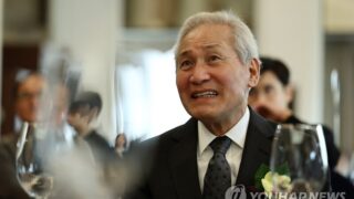 (リード）ベテラン俳優アン・ソンギ、心停止状態で入院後危篤状態に