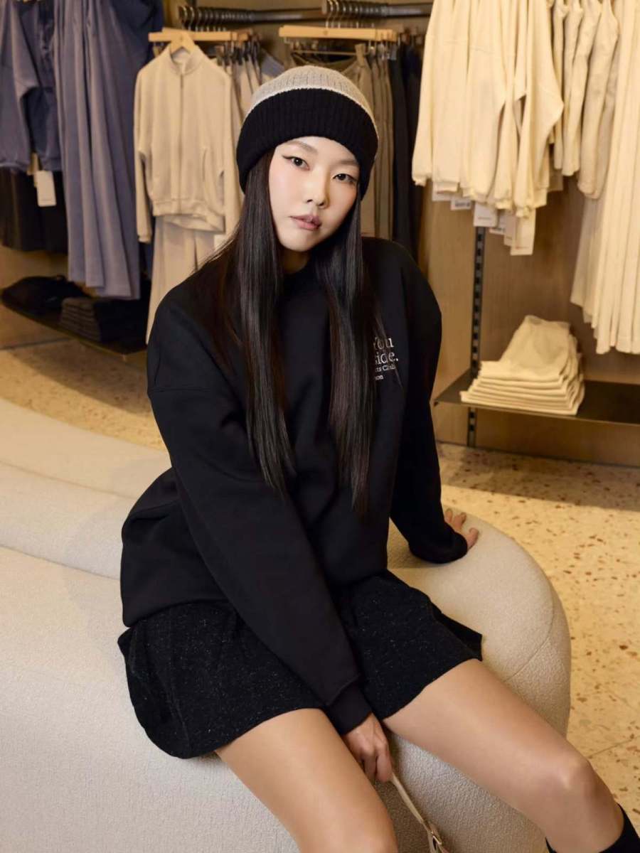 人間ってこんなこともあるのか...177cm、オフシーズンの体重「56kg」というトップスターの日常ルック