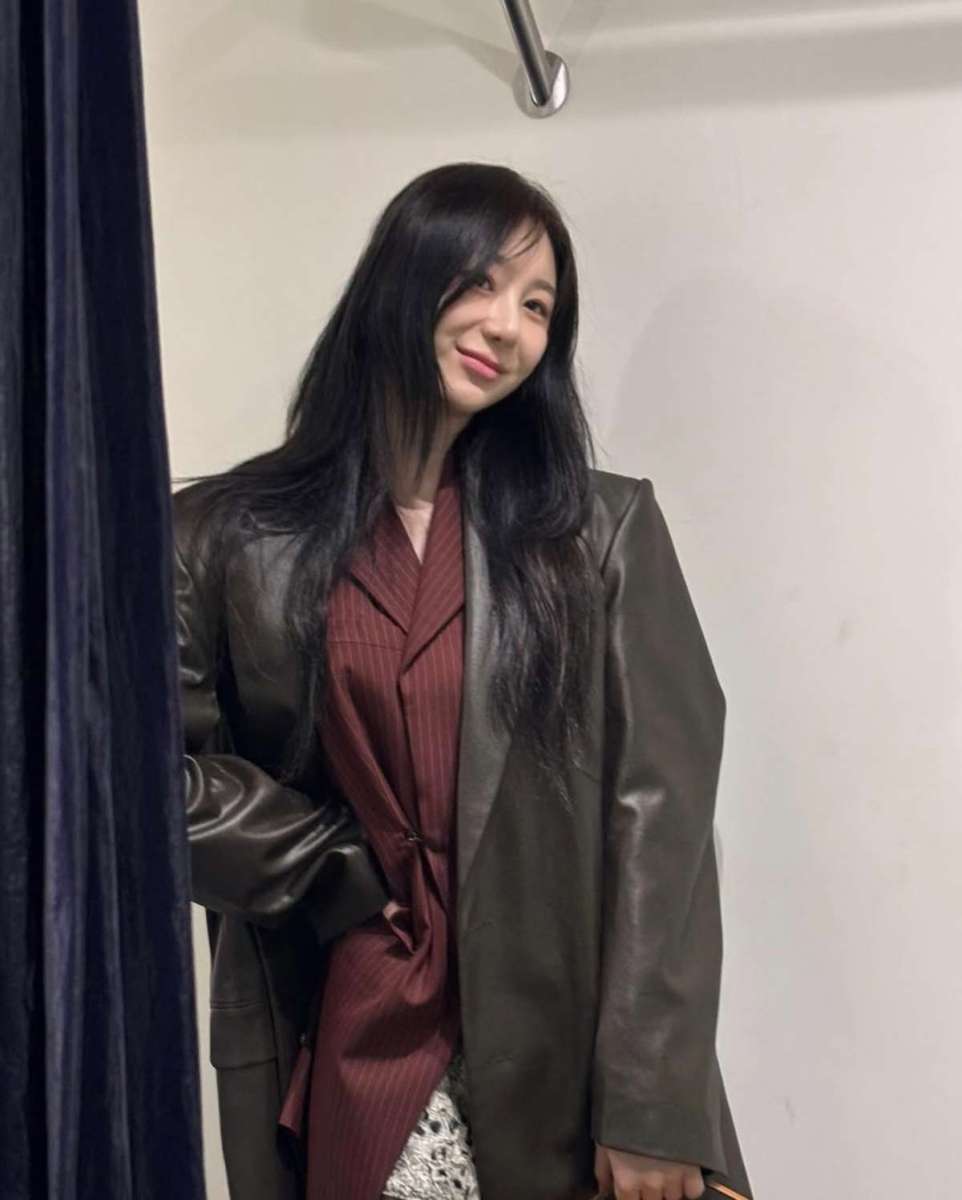 組合、本当に新鮮…センス満点のルックを求めるなら参考にすべきイ・チェヨンのファッション