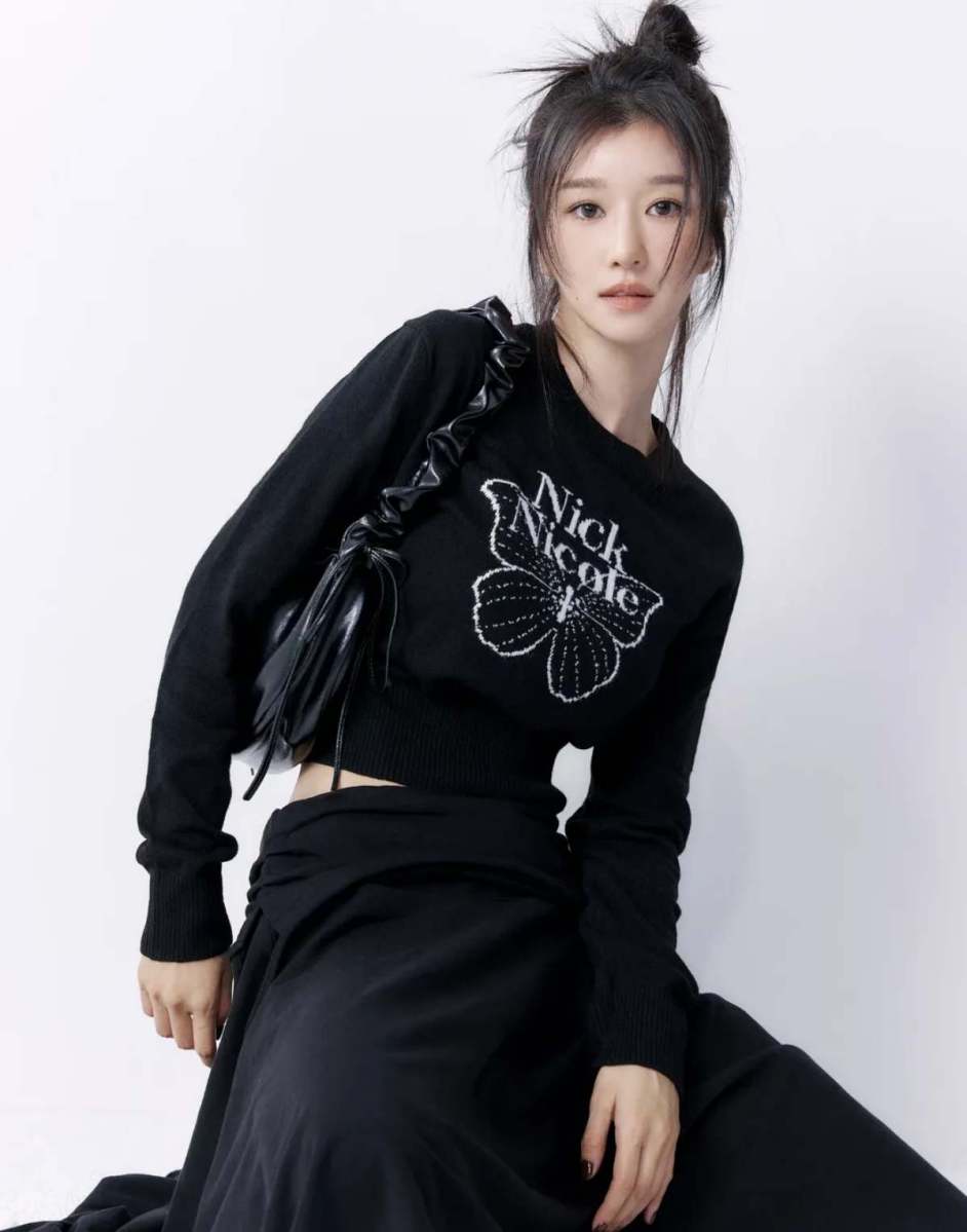 目立つ美貌で'路上キャスティング'、中低音が魅力的な書예지 화보 패션