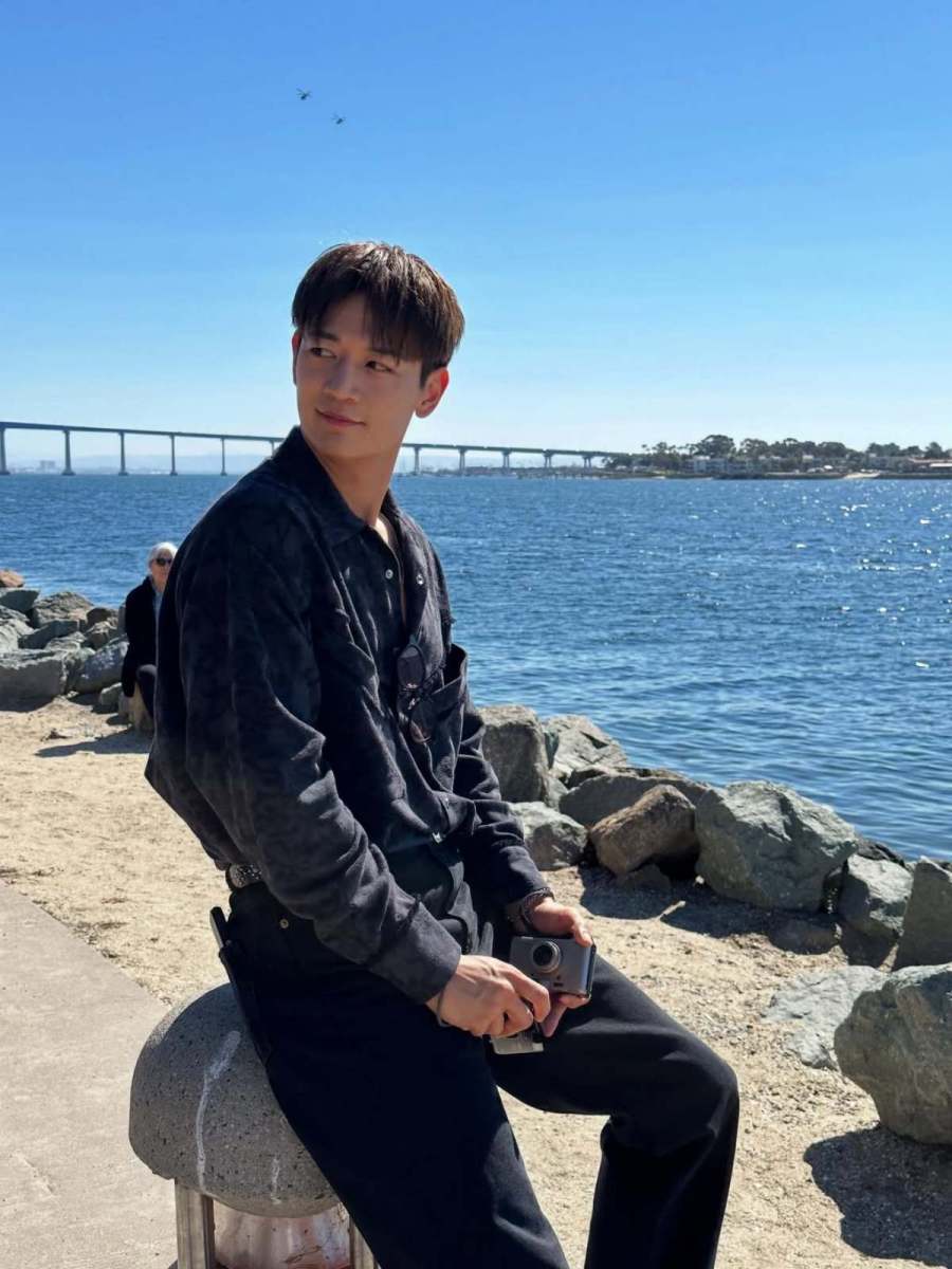 どれだけイケメンなら"ディズニー王子様"というニックネームがついた南歌手のデイリールック