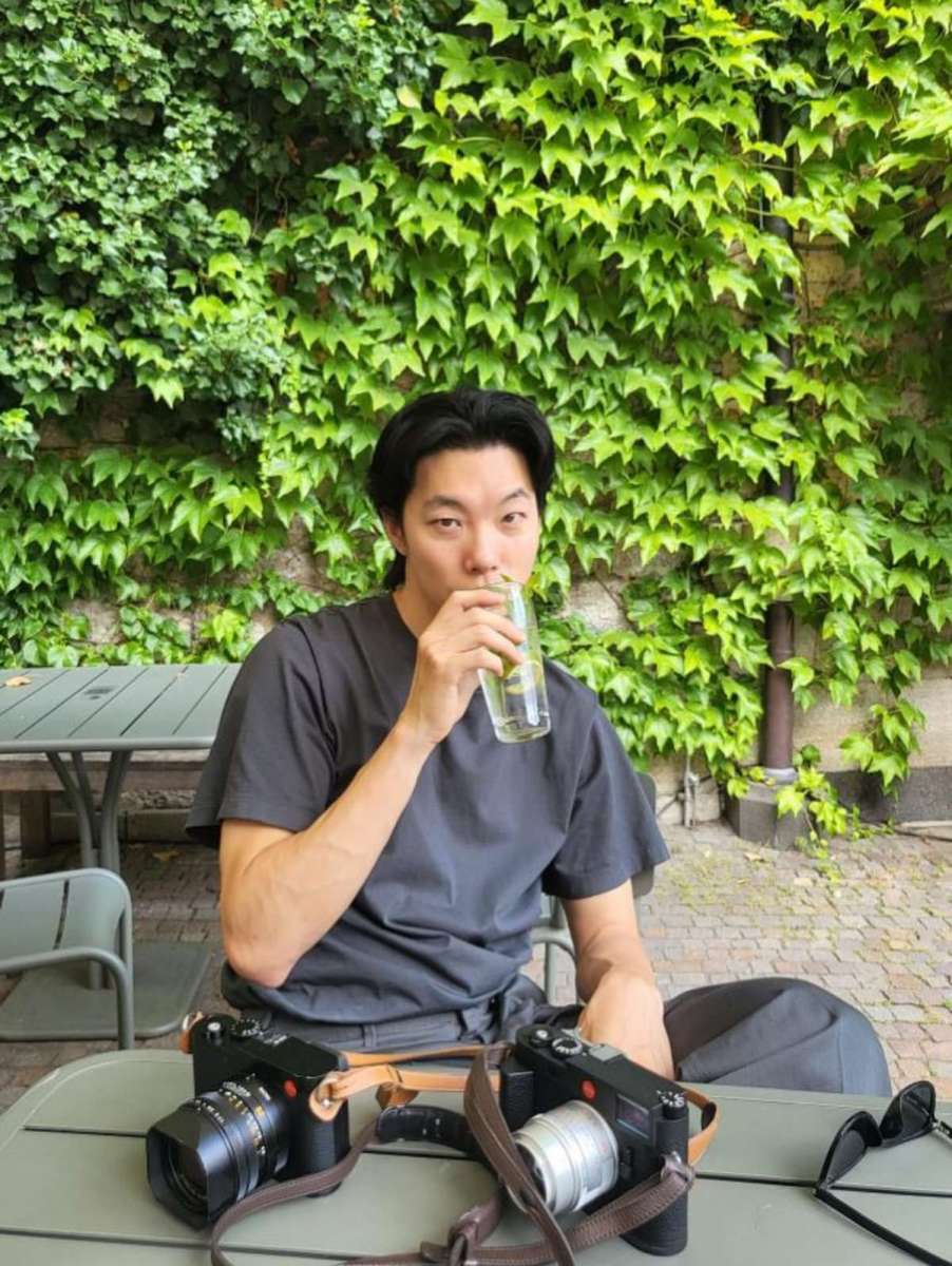 "やったことないバイトはない"送迎から結婚式の司会までやったことがあるトップ男優のナチュラルヘアスタイル