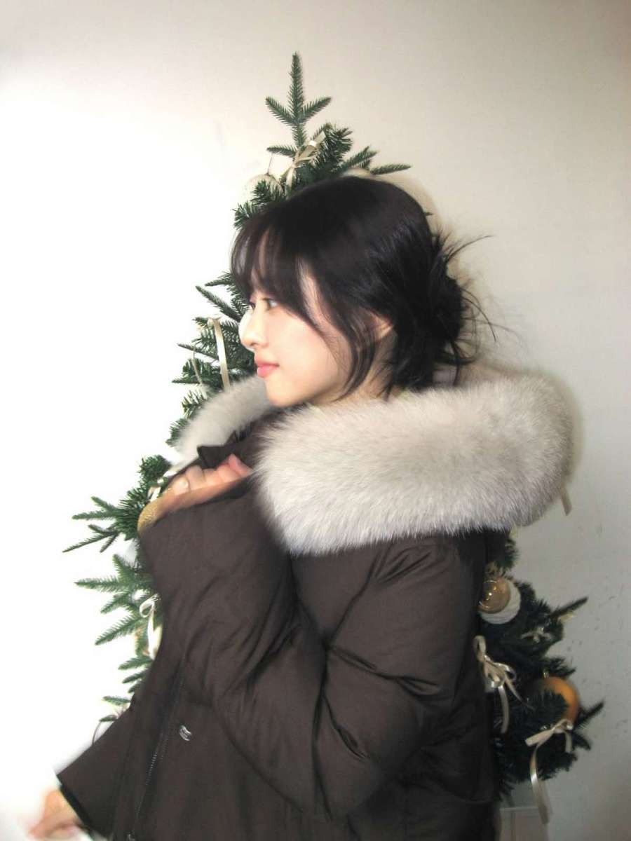 "門限を破ると軍隊式の格好"...厳格な軍人家庭で育ったという女優ローバーンのヘアスタイル