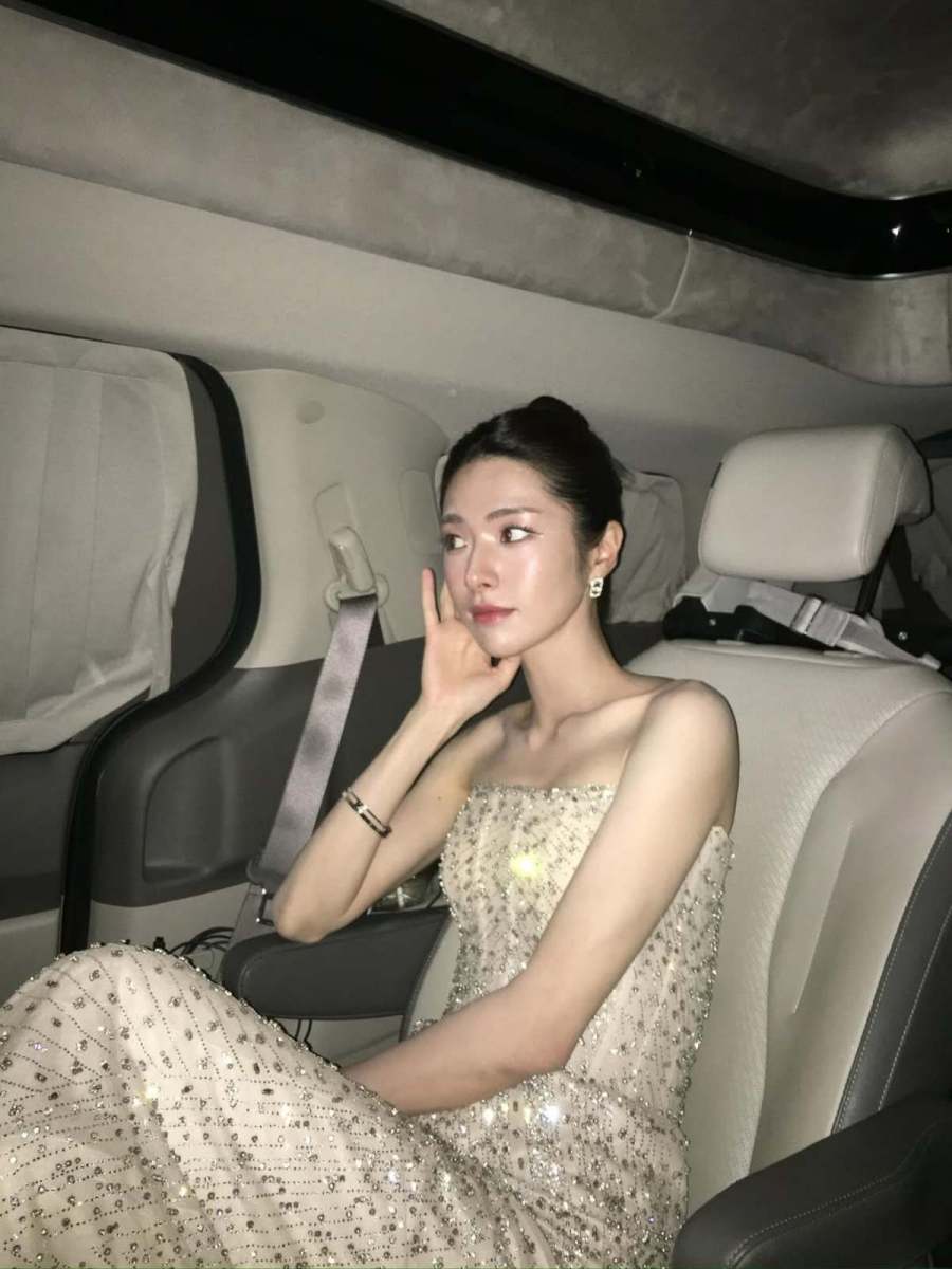 父は医者、曾祖父は「朝鮮王の主治医」...すごい家柄の女優のドレスルック