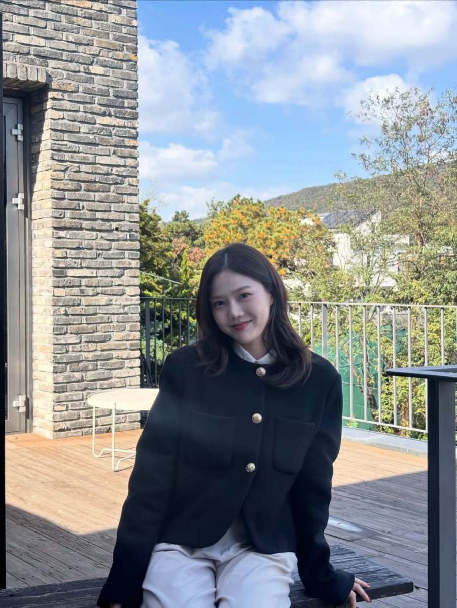 ‘顔合わせフリーパス賞’を見た瞬間、母親たちが大歓声を上げる女性歌手の普段着スタイル