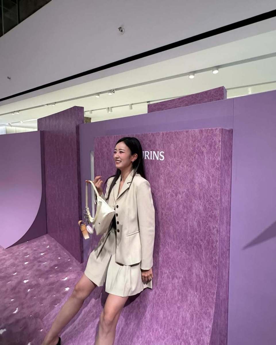 9年の熱愛の末、ついに「新婦」となるアイドル出身の女性歌手　ロングヘアスタイル