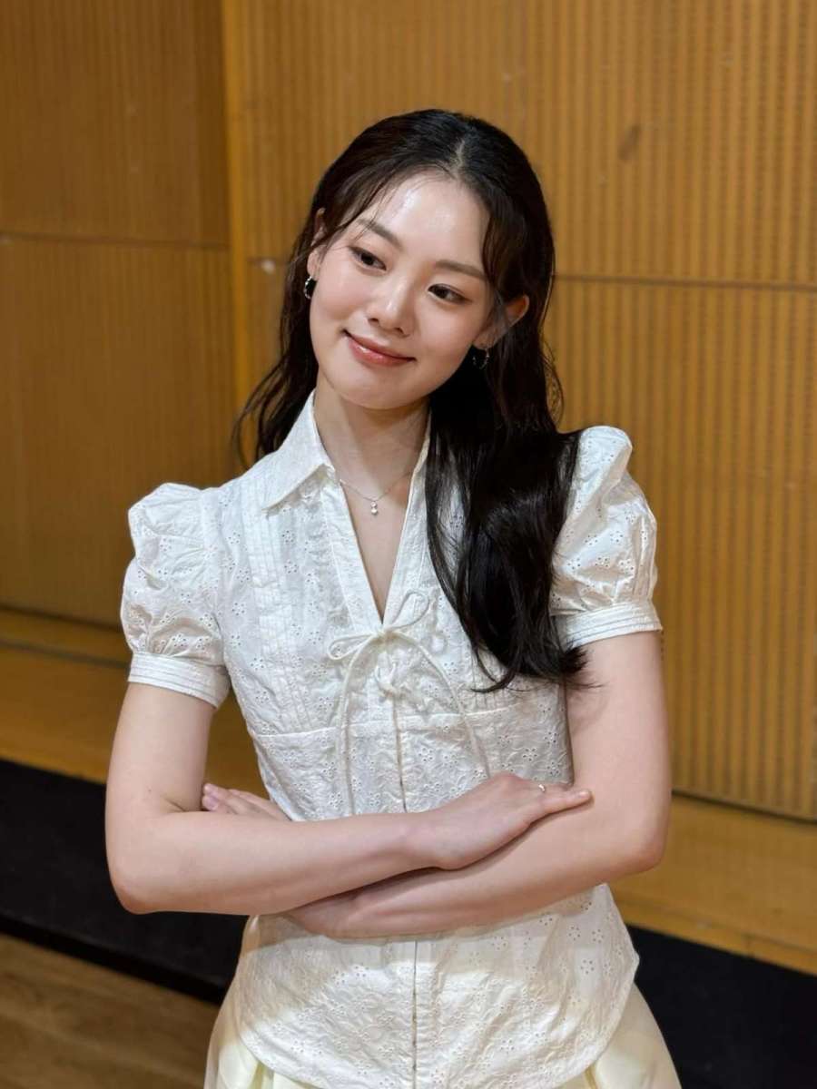 どれほど美しいのか…主演よりも目を引く「視線を奪う」女優のヘアスタイル