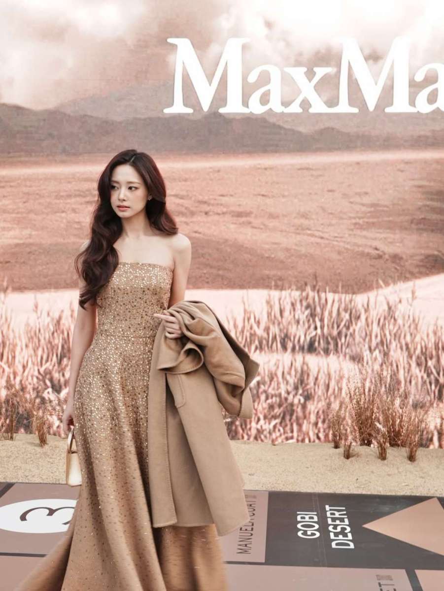 またレジェンドを撮った...圧倒的な"天然美人"姿でみんなを魅了した女流歌手ウェーブヘアスタイル