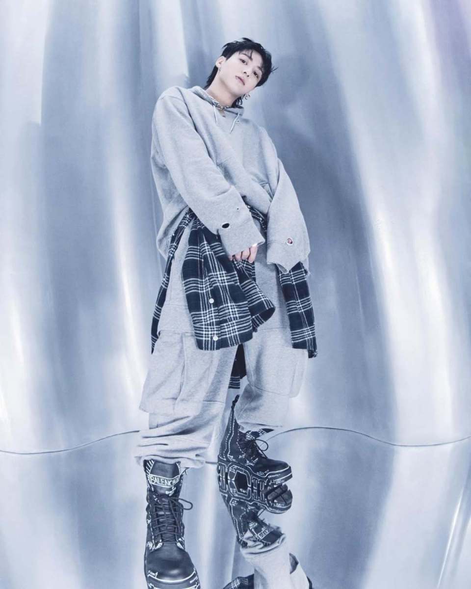 "放送は丸ごと編集されたのに"7つの事務所名刺を掃き出した南歌手ウルフカットヘアスタイル