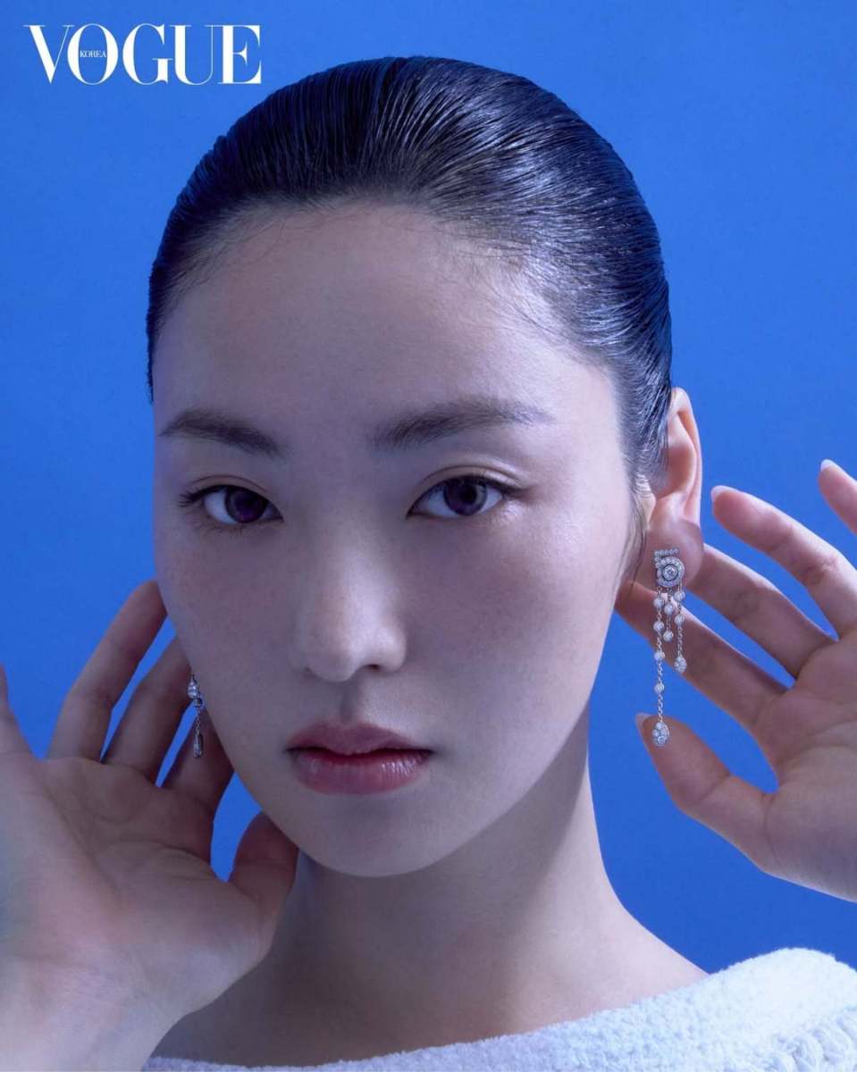 "全共闘圏の医学生"からプロフィール写真1枚でトップスターになった女優のオールバックヘアスタイル