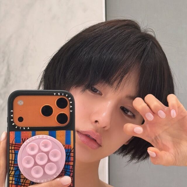 素顔に何も着ていないかのように…ナナ、息をのむシルエットに視線が釘付け