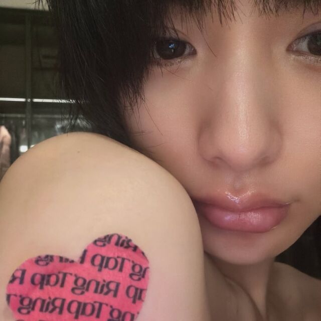 素顔に何も着ていないかのように…ナナ、息をのむシルエットに視線が釘付け