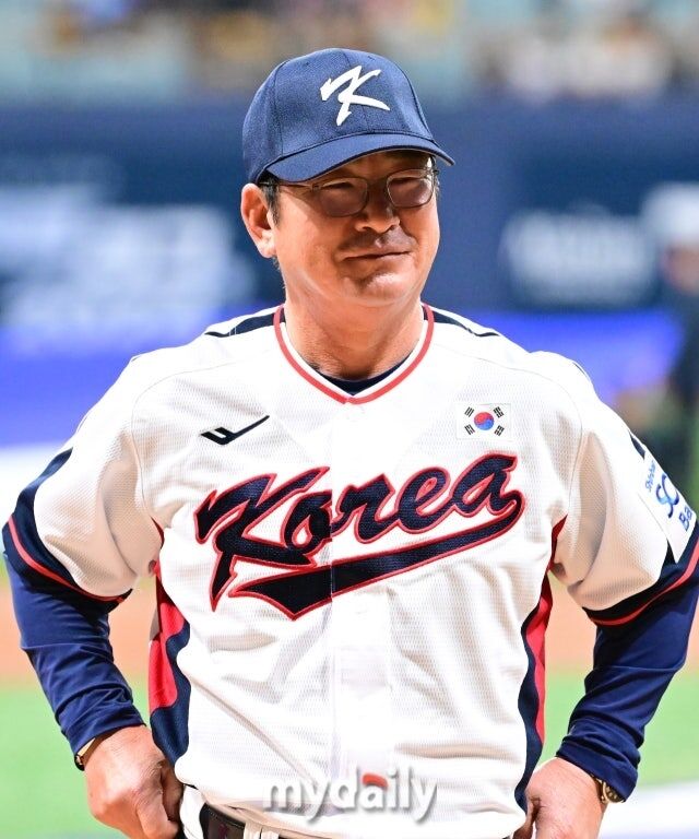 元嫁のコスプレ制服に精液まみれ」と柳中一氏の妻が主張