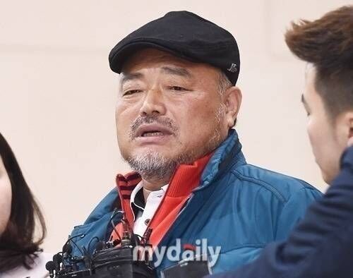 政治はやらないというキム・フングク「こんな落ち込みは生きてきて初めて…」心境を吐露