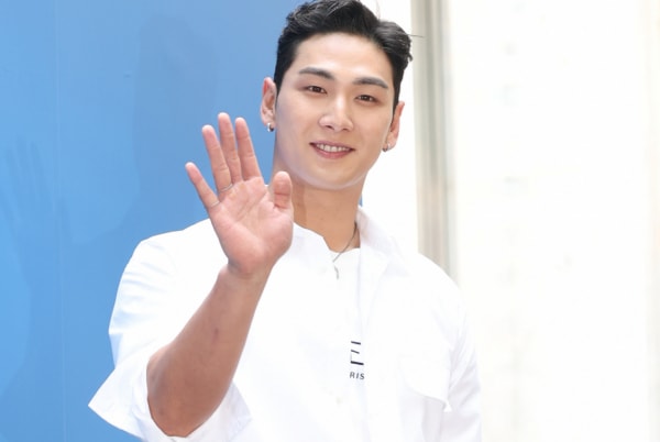 ニューイースト出身」ベクホ、29日陸軍現役入隊..."行ってきます"