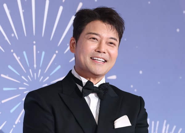 '芸能人賞'チョン・ヒョヌム、パク・ナレ-キの代わりに「90度」謝罪..."期待に応えられず申し訳ない"