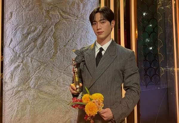 アンダーカバーハイスクール」ソ・ガンジュン、人生初の「大賞」..."喜びより戸惑い"