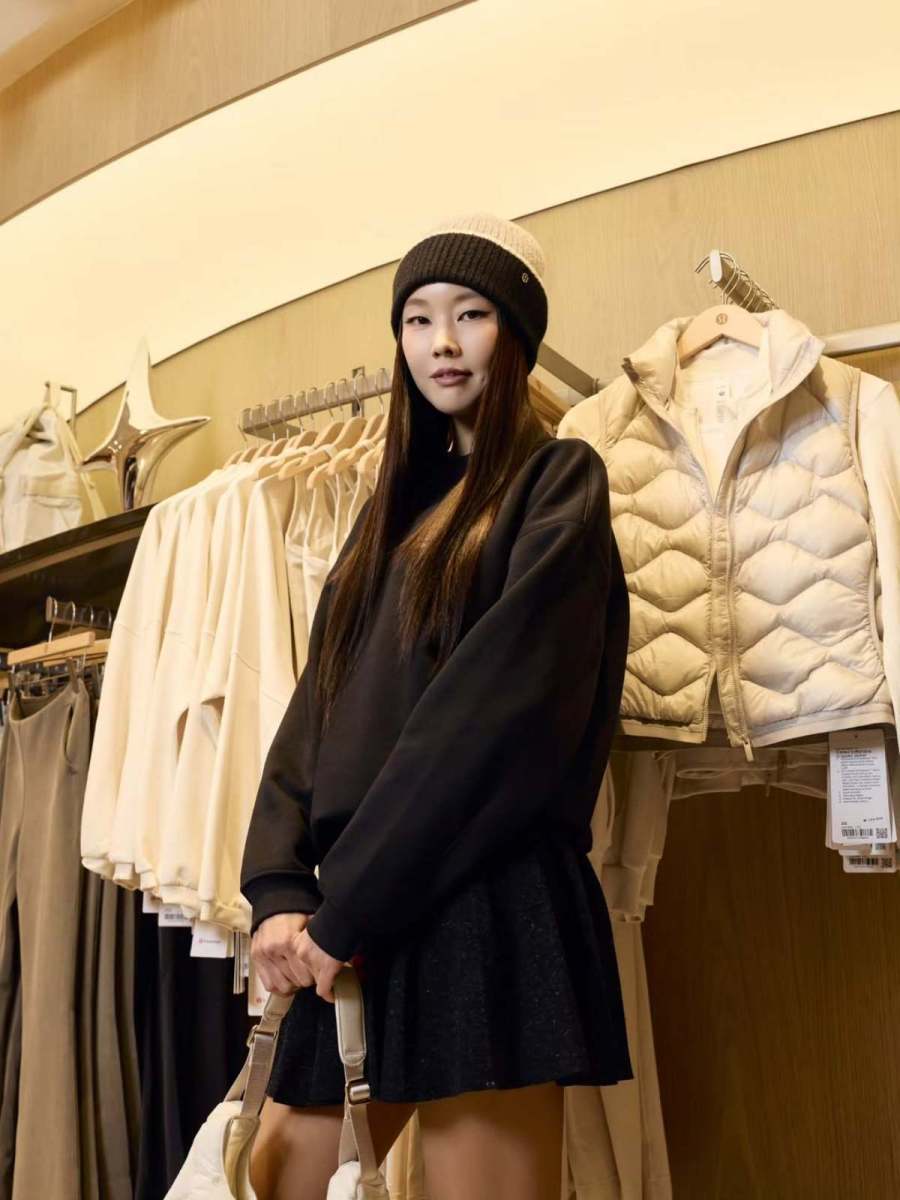 人間ってこんなこともあるのか...177cm、オフシーズンの体重「56kg」というトップスターの日常ルック