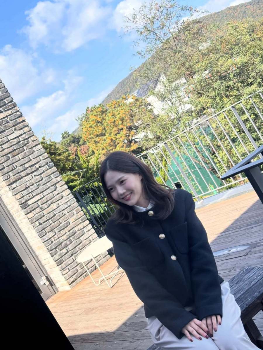 ‘顔合わせフリーパス賞’を見た瞬間、母親たちが大歓声を上げる女性歌手の普段着スタイル