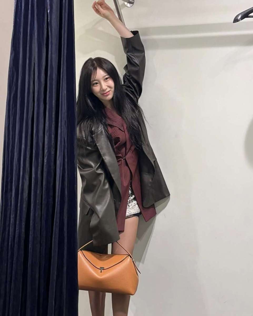 組合、本当に新鮮…センス満点のルックを求めるなら参考にすべきイ・チェヨンのファッション