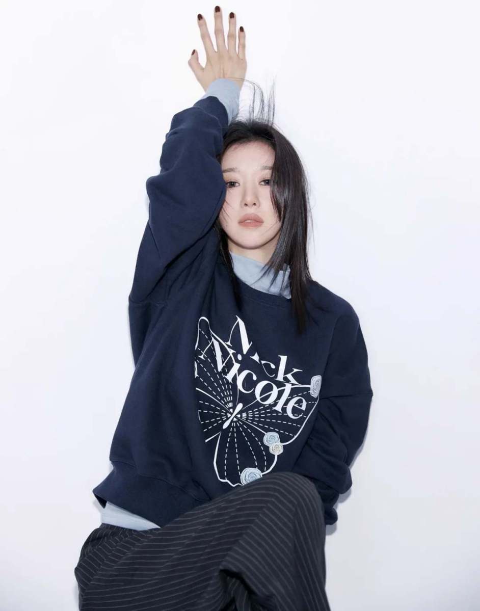 目立つ美貌で'路上キャスティング'、中低音が魅力的な書예지 화보 패션