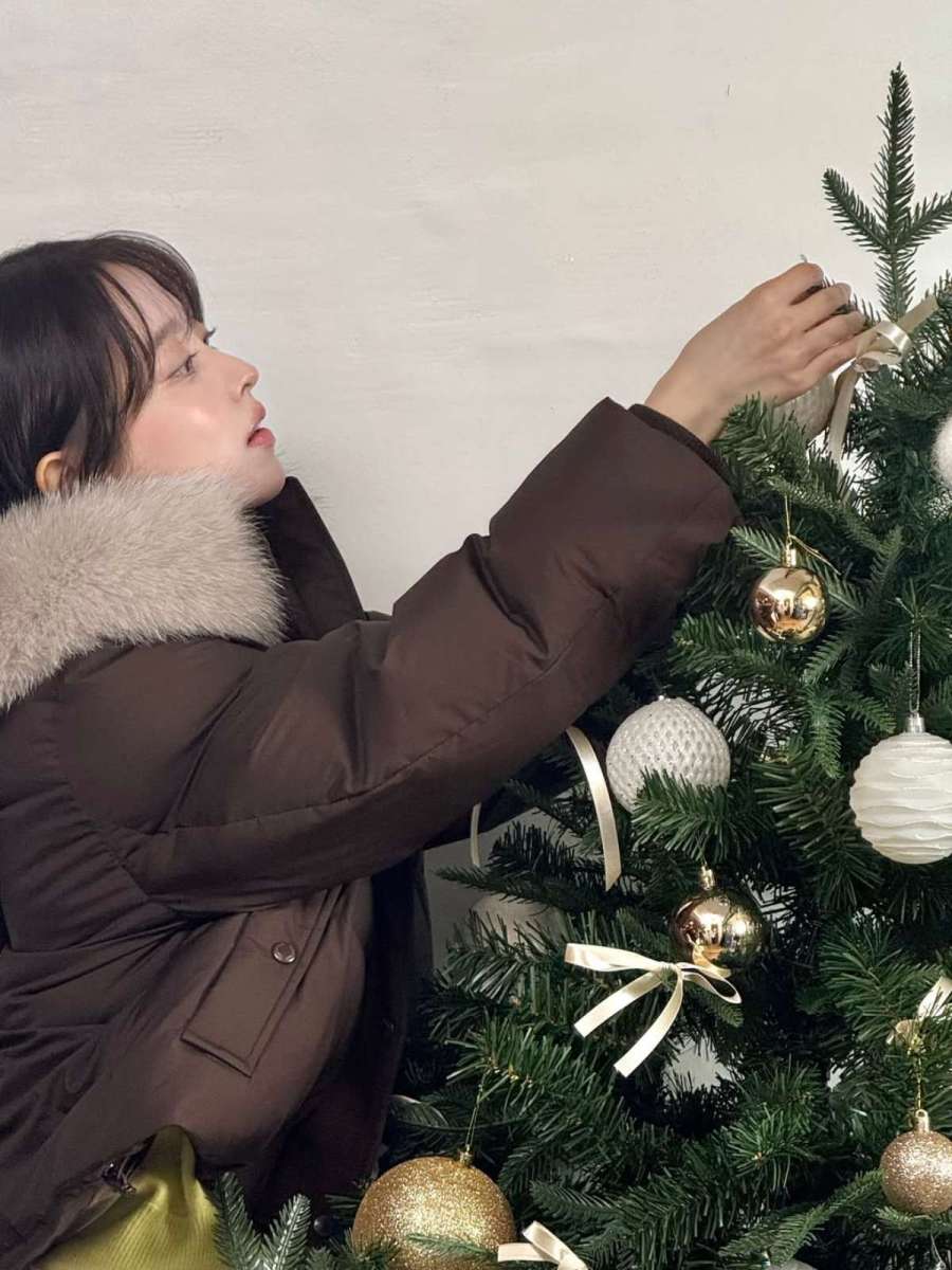 "門限を破ると軍隊式の格好"...厳格な軍人家庭で育ったという女優ローバーンのヘアスタイル