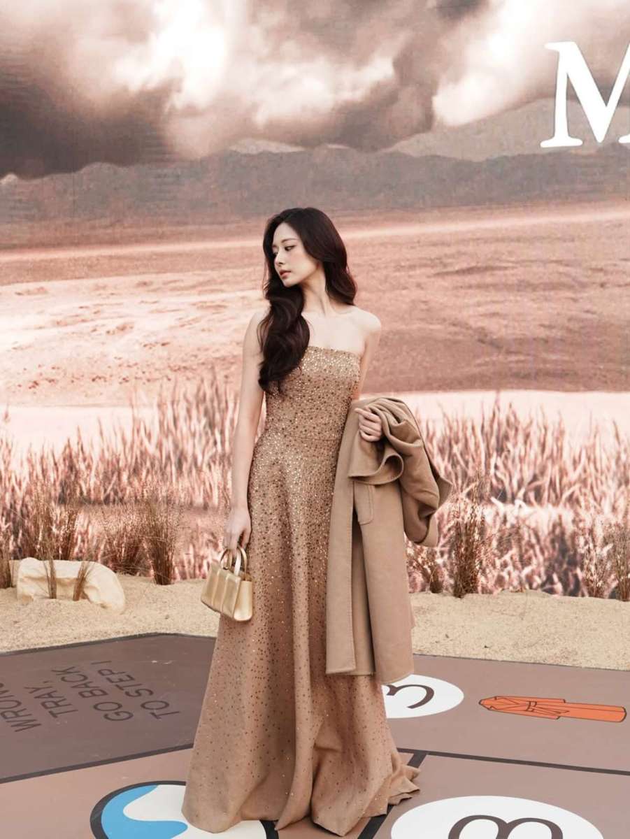 またレジェンドを撮った...圧倒的な"天然美人"姿でみんなを魅了した女流歌手ウェーブヘアスタイル