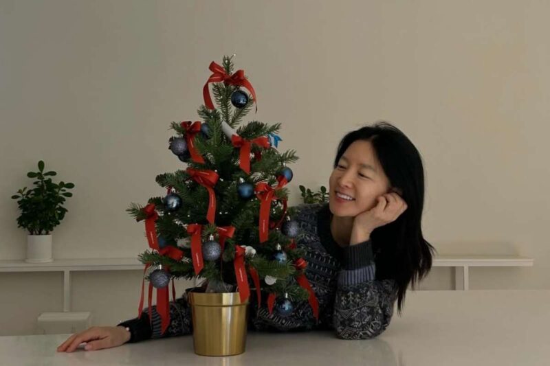 전성기 찍은 광고만 무려 ‘240개’… 데뷔하자마자 미모로 연예계 뒤집은 여배우 패션