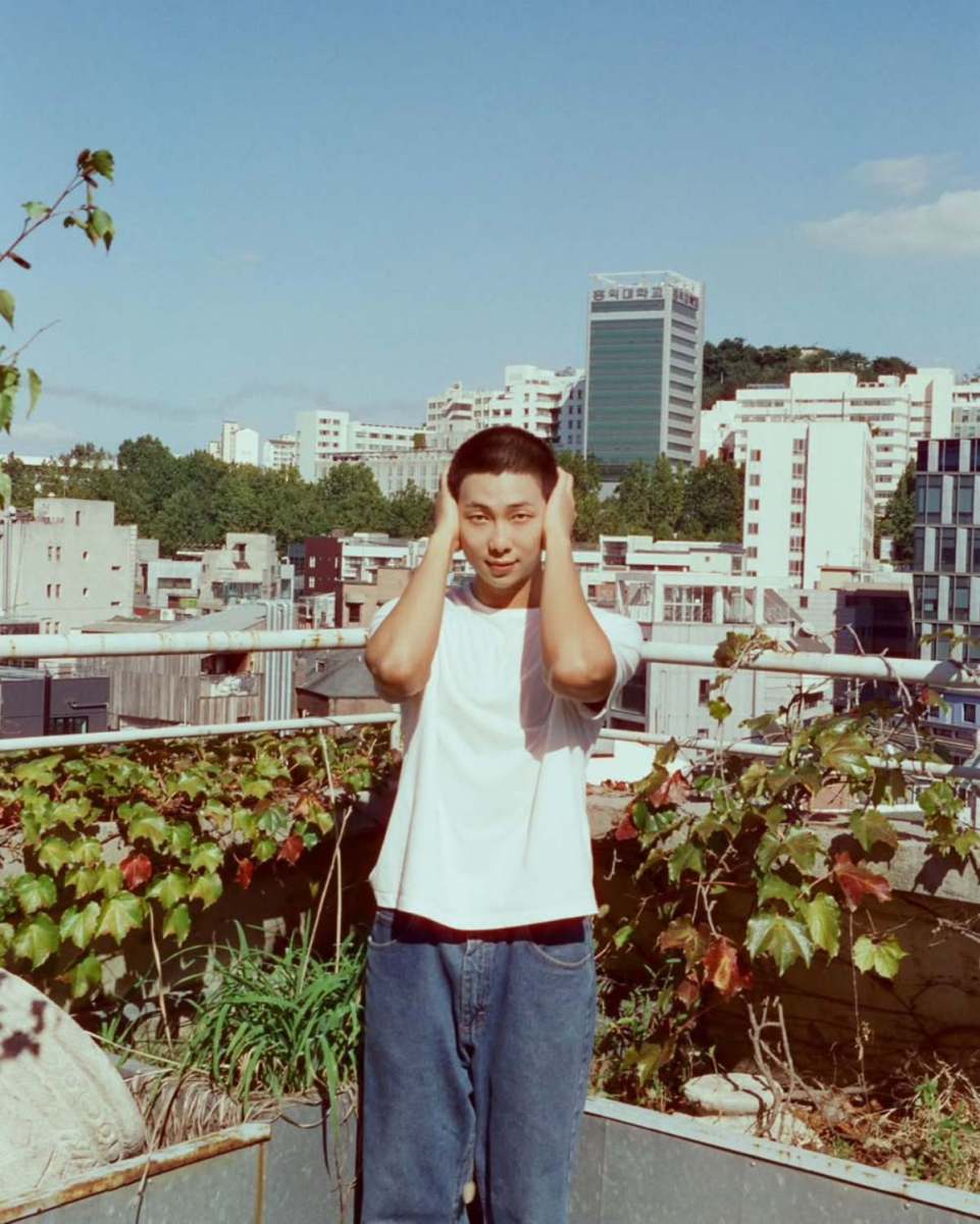 唯一無二のオーラ...'軍隊'を 다녀온 후 더 멋있어진 것 같은 BTS RM 헤어스타일