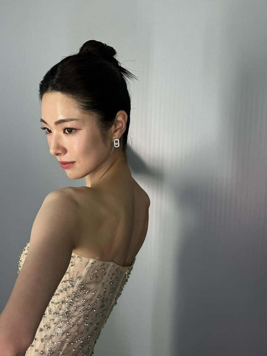 父は医者、曾祖父は「朝鮮王の主治医」...すごい家柄の女優のドレスルック