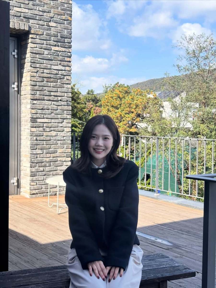 ‘顔合わせフリーパス賞’を見た瞬間、母親たちが大歓声を上げる女性歌手の普段着スタイル