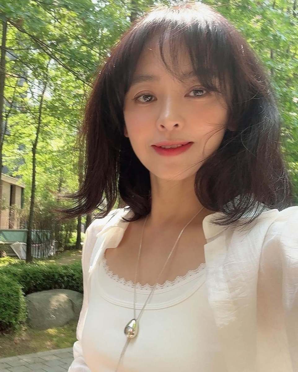 交際3ヶ月で「超スピード結婚」した女優が、現在はシングルマザーとして新たな人生を送るファッション