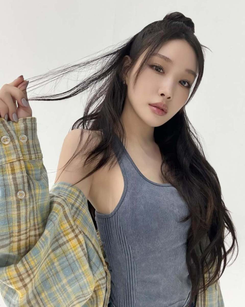 序盤30位から実力一つで4位まで上がり「デビュー」成功した女流歌手ファッション