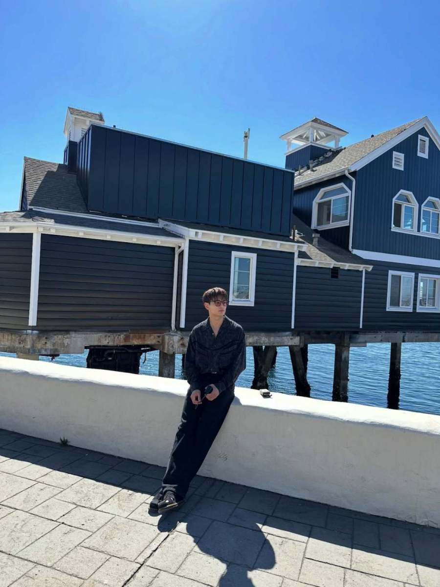 どれだけイケメンなら"ディズニー王子様"というニックネームがついた南歌手のデイリールック