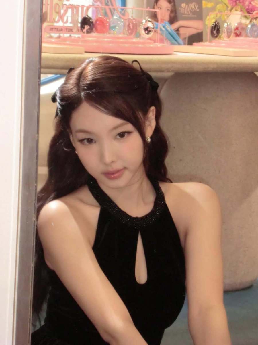 "プリンセス"そのもの...見た瞬間に感嘆の声しか出ないツイス・ナヨン半結束ヘアスタイル