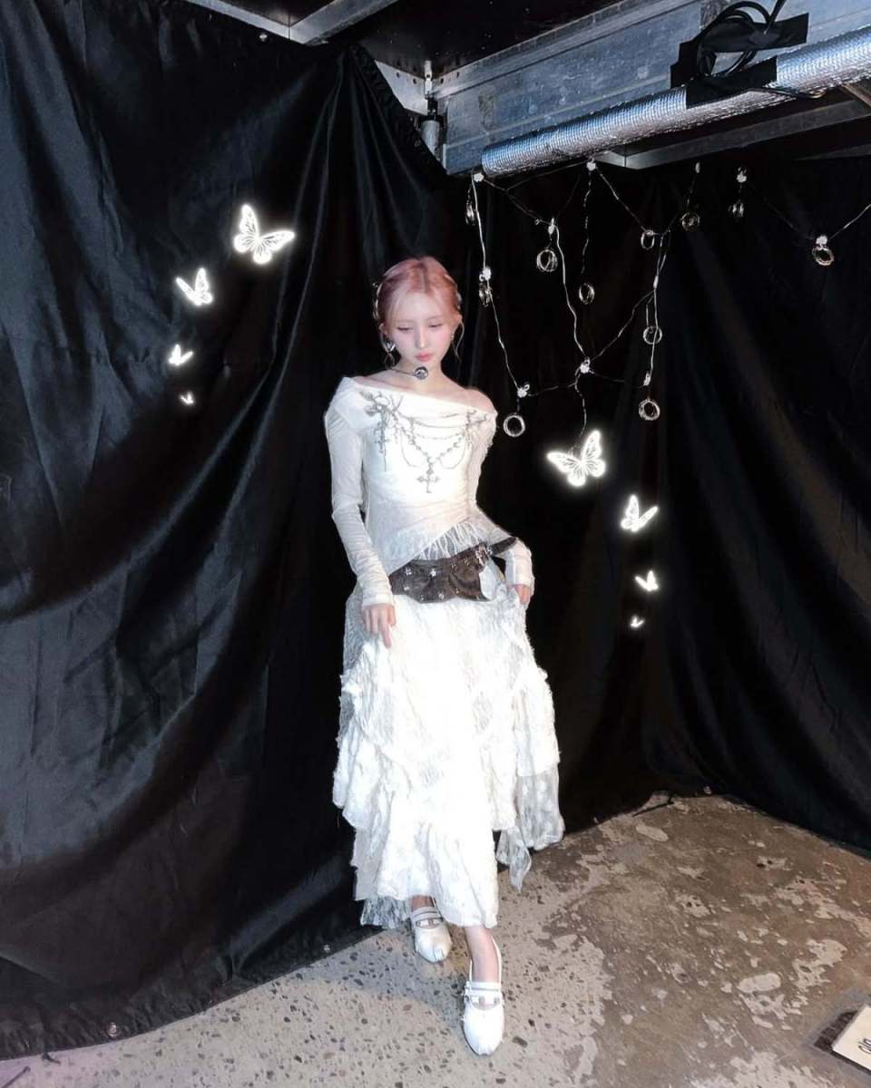 歴代級クレイジービジュアル...現在「直撮り」再生回数爆発した女優のピンクのヘアスタイル