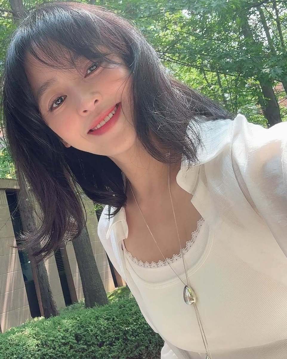 交際3ヶ月で「超スピード結婚」した女優が、現在はシングルマザーとして新たな人生を送るファッション