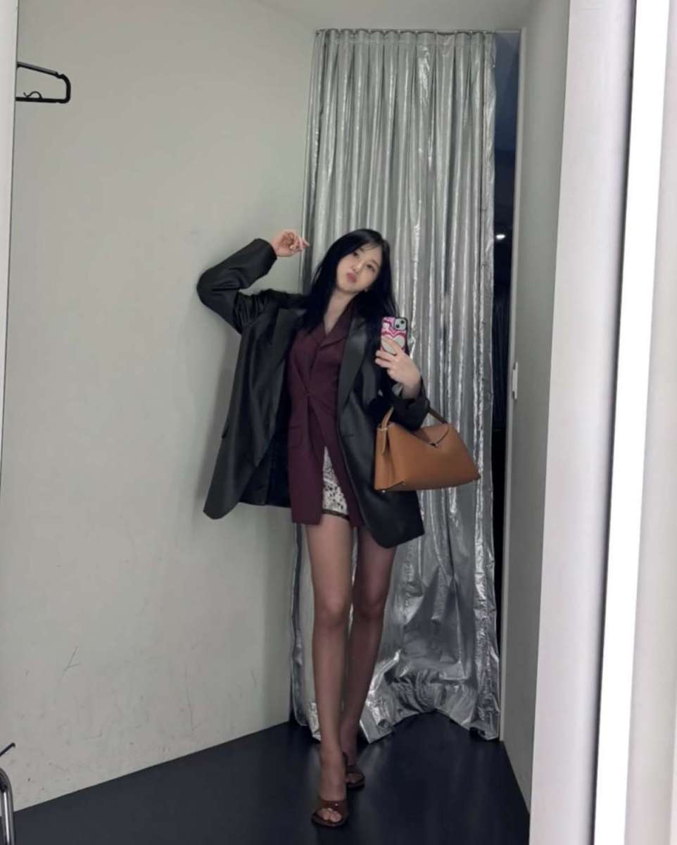 組合、本当に新鮮…センス満点のルックを求めるなら参考にすべきイ・チェヨンのファッション