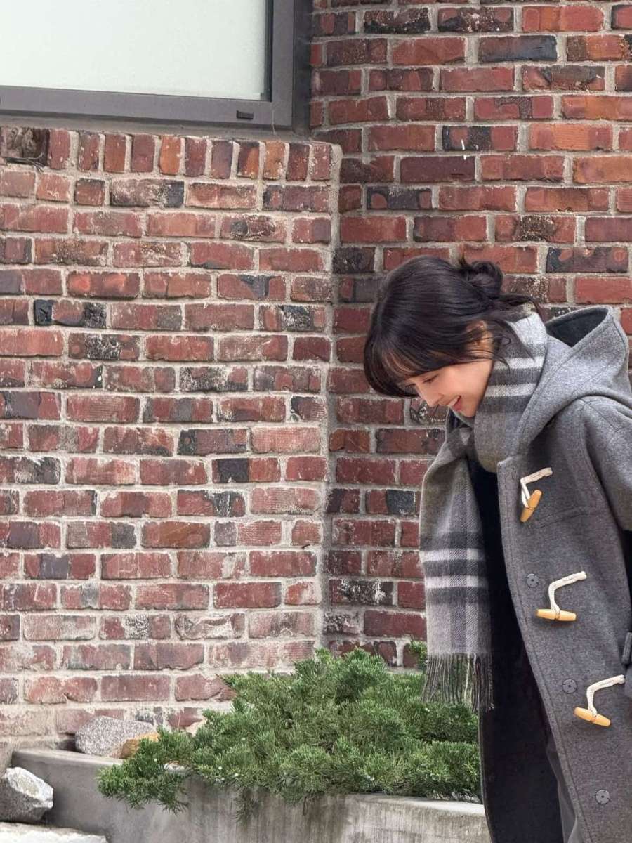 "門限を破ると軍隊式の格好"...厳格な軍人家庭で育ったという女優ローバーンのヘアスタイル