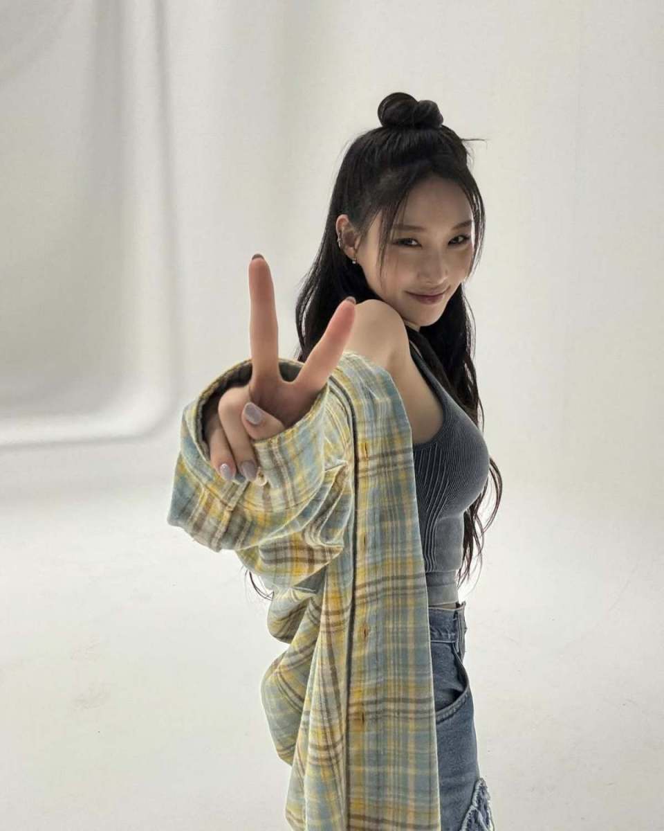 序盤30位から実力一つで4位まで上がり「デビュー」成功した女流歌手ファッション