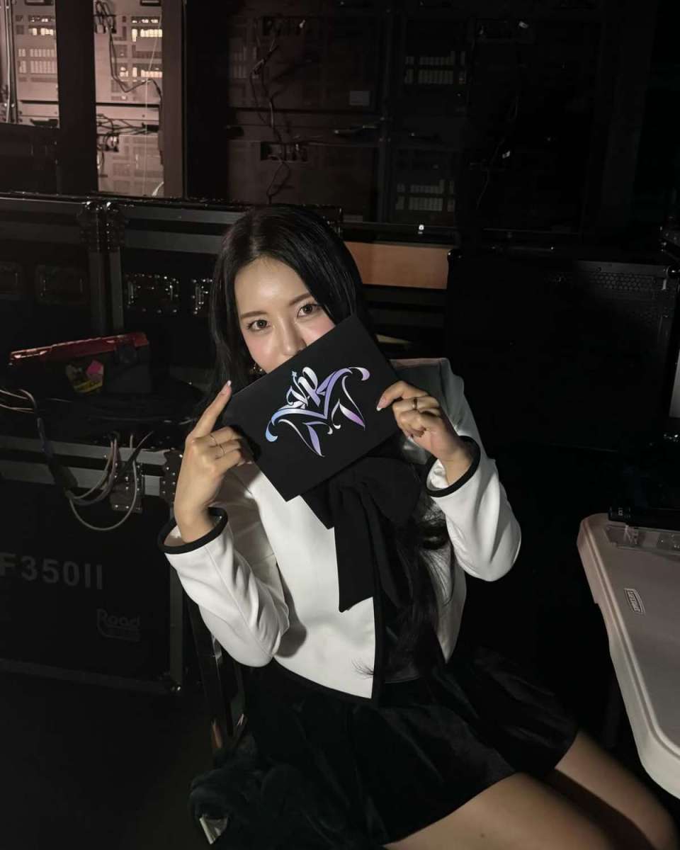 "逆走"神話...舞台映像一つで全国を席巻した女流歌手のファッション