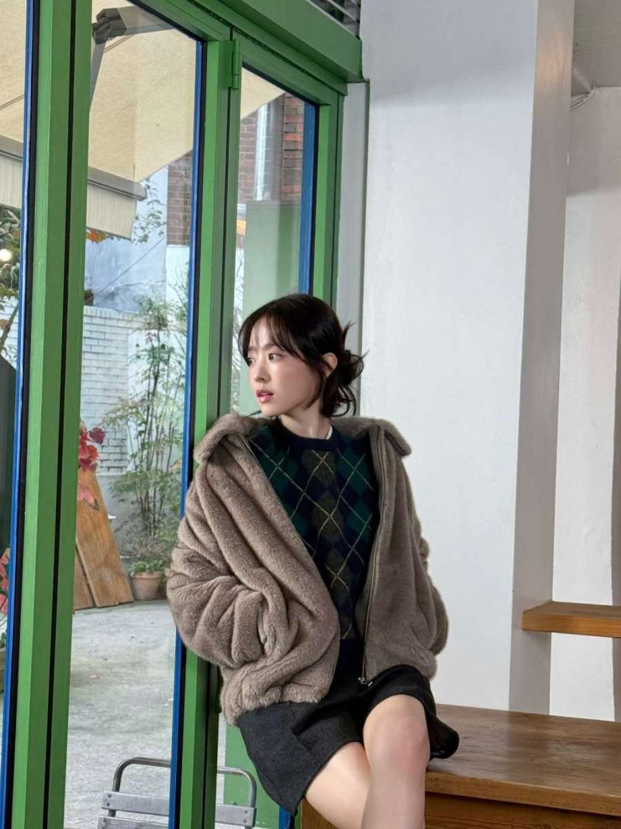 "門限を破ると軍隊式の格好"...厳格な軍人家庭で育ったという女優ローバーンのヘアスタイル